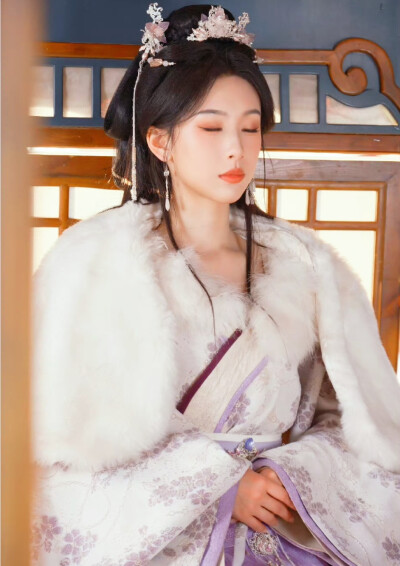 白旭含