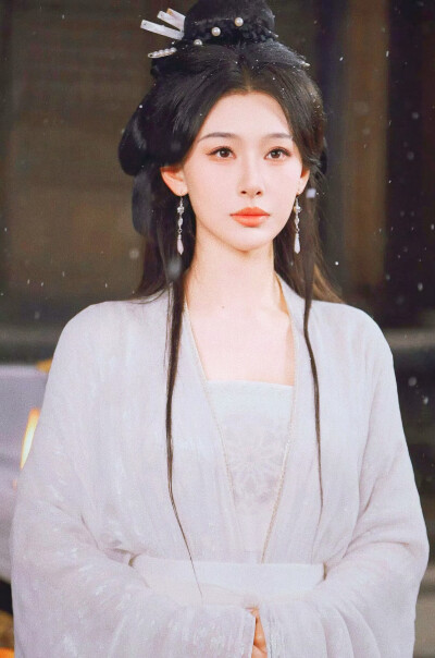 白旭含