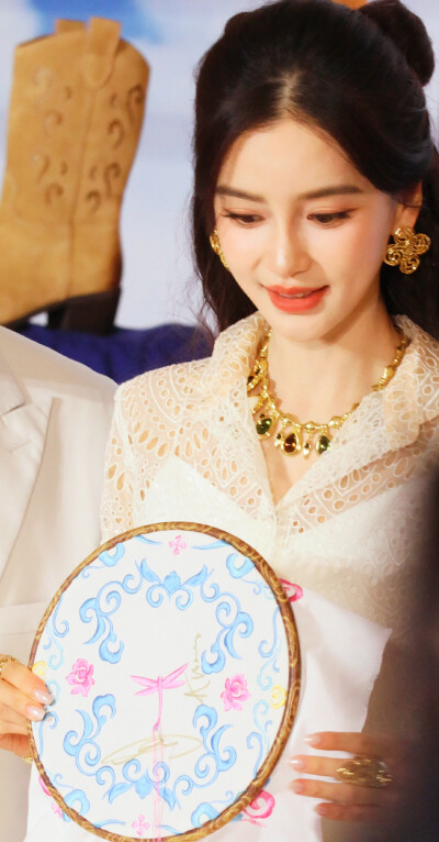 杨颖