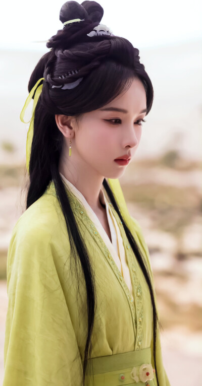 陈都灵