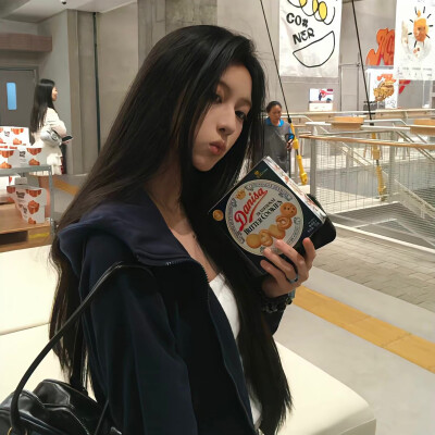 真人女生头像
图源网络侵删
二传关注拿图 自用随意 谢谢宝宝们喜欢