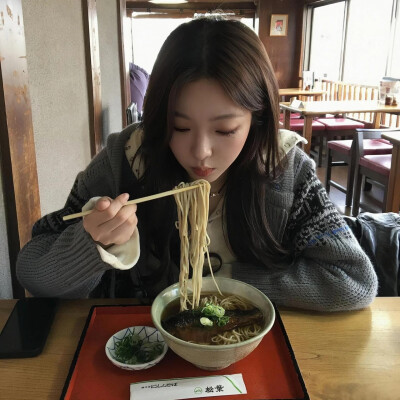 真人女生头像高级感氛围感 ins 风
图源网络侵删
二传关注拿图 自用随意 谢谢宝宝们喜欢