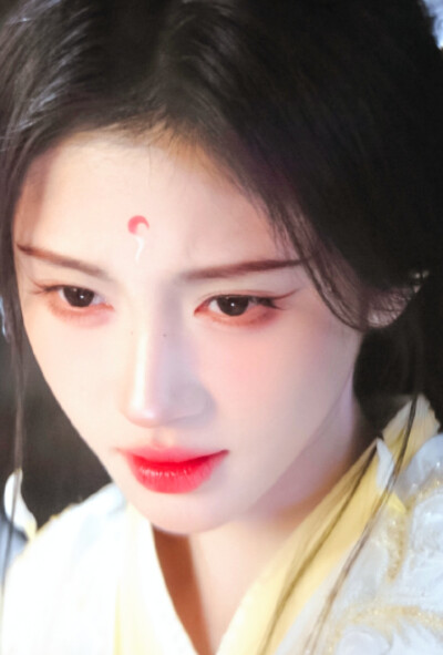 鞠婧祎