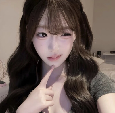 真人女生头像高级感氛围感 ins 风
图源网络侵删
二传关注拿图 自用随意 谢谢宝宝们喜欢
