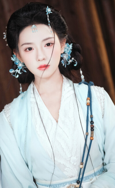 王云云