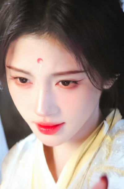 鞠婧祎