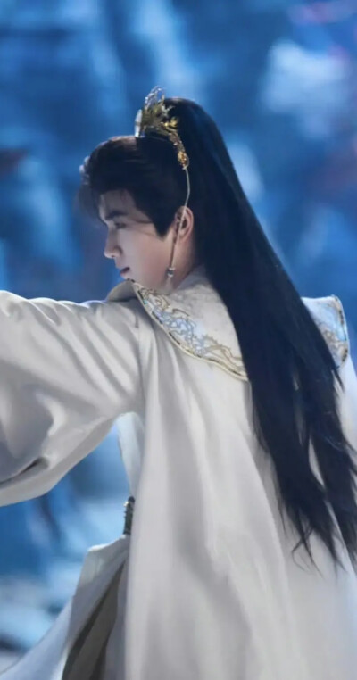 敖子逸《师兄太稳健》 敖乙