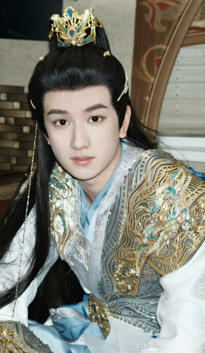 敖子逸《师兄太稳健》 敖乙