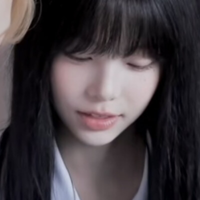 清纯少女腿部挂件