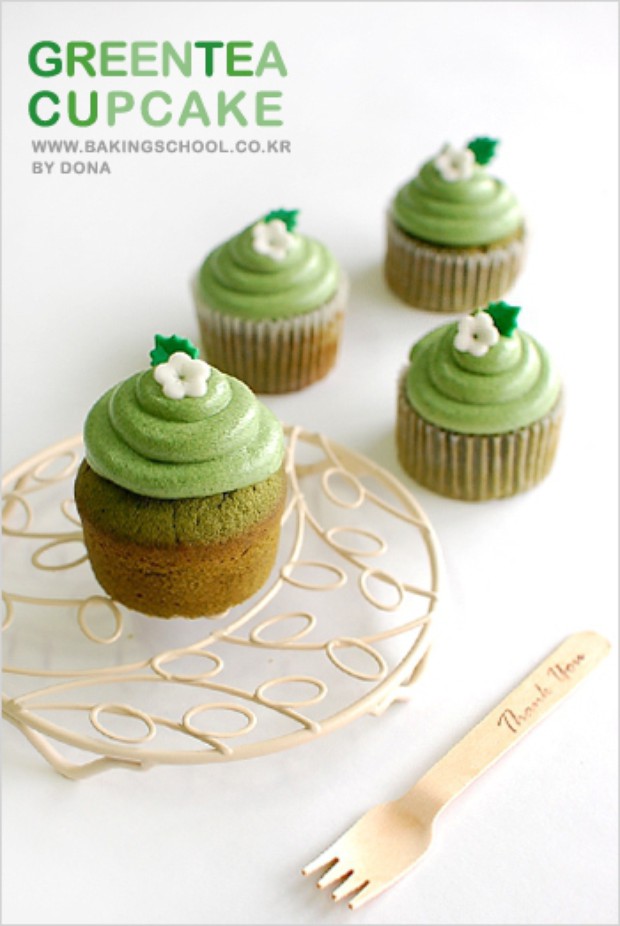 Green Tea Cupcake 绿茶杯子蛋糕 - 图片和内容来自韩国烘焙网站 http://www.bakingschool.co.kr/
made by Dona
中文由迷你小芒果翻译
更多翻译请关注我的微博 http://weibo.com/min1mango