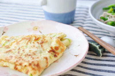 西葫芦糊塌子 - 糊塌子，从小吃到大的面食，小时候经常吵着让妈妈给做，现在自己出门在外，想念它的时候就会做来吃吃~也是一种对家的思念