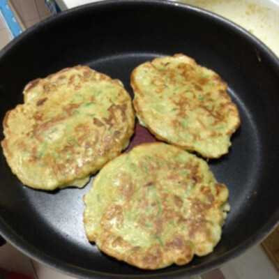 香煎丝瓜蛋饼 - 营养美味，做法简单，夏季快手餐。