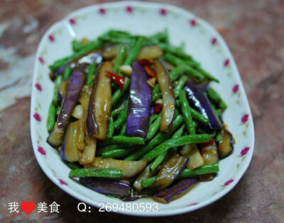 茄子豆角 - 以前只会羡慕大师傅把这首菜做得那么好吃，哈哈，没有想到今天我也能完成得如此成功哇！！！真心太好吃啦，一大盘一转眼扫空了。