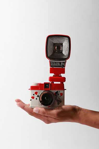 好可爱呢<br /><a class='shortlnk' href='/s/14ed7b916' target='_blank' title='http://www.urbanoutfitters.co.uk/diana-mini-wonderland-camera/invt/5560410281000/&bklist='>点此查看链接</a>