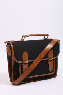 怀旧版的帆布包<a class='shortlnk' href='/s/16ad0119e' target='_blank' title='http://www.urbanoutfitters.co.uk/old-school-canvas-satchel/invt/5771428342323/&bklist='>点此查看链接</a>