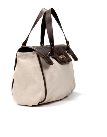 zara CANVAS CITY BAG<a class='shortlnk' href='/s/16b1c4fea' target='_blank' title='http://www.zara.com/webapp/wcs/stores/servlet/product/ch/en/zara-S2011/61145/260062/CANVAS%2BCITY%2BBAG'>点此查看链接</a>