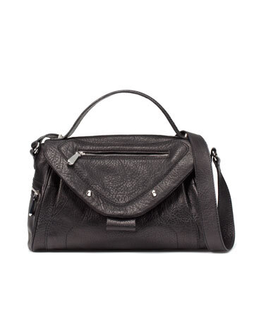 zara CITY BAG WITH TRIANGULAR FLAP<a class='shortlnk' href='/s/1137178f4' target='_blank' title='http://www.zara.com/webapp/wcs/stores/servlet/product/ch/en/zara-S2011/61145/238920/CITY%2BBAG%2BWITH%2BTRIANGULAR%2BFLAP'>点此查看链接</a>