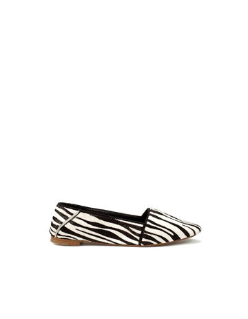 zara ZEBRA PRINT SLIPPER<a class='shortlnk' href='/s/1133eee2f' target='_blank' title='http://www.zara.com/webapp/wcs/stores/servlet/product/ch/en/zara-S2011/61144/305542/ZEBRA%2BPRINT%2BSLIPPER'>点此…