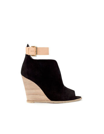 zara WEDGE HEEL BOOT<a class='shortlnk' href='/s/025ec2175' target='_blank' title='http://www.zara.com/webapp/wcs/stores/servlet/product/ch/en/zara-S2011/61144/304510/WEDGE%2BHEEL%2BBOOT'>点此查看链接</a>