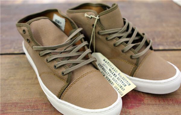 功能性的提升，Vans Syndicate推出2011年春夏季新款Versa Mid “S”。<a class='shortlnk' href='/s/06915aba6' target='_blank' title='http://www.kidulty.com/news/id/news/14155'>http://duitang.com/s/06915aba6</a>