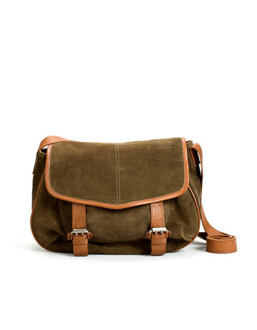 zara HIDE LEATHER MESSENGER BAG
<br /><a class='shortlnk' href='/s/1162d565' target='_blank' title='http://www.zara.com/webapp/wcs/stores/servlet/product/ch/en/zara-S2011/61145/238821/HIDE%2BLEATHER%2BMESSENGER%2BBAG'>http://duitang.com/s/1162d565</a>