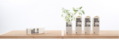 Boxed Water is Better！盒装水更好?! 这是时尚还是大言不惭？
<br />这个长得更像牛奶盒子的盒装水确实更环保，纸盒是用再生纸或妥善管理的林场树木制成的，而不是塑料；纸盒被压成扁平装再运输，这个过程相对于瓶…