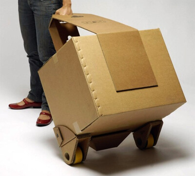 Move-it 是一个纸板类的移动组建，它可以让你购买后的货物加上轮子和手柄，更轻松的转移它，对于力气比较小的女士或者老人在购物之时，最大的承受量是20公斤，使用形式也非常简单，几分钟内可以让任意大小的箱子，变…
