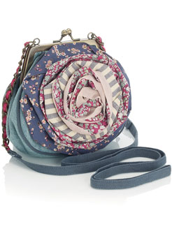 碎花复古小钱包~
<br /><a class='shortlnk' href='/s/024bd2e1f' target='_blank' title='http://www.accessorize.com/bags/corsage-mini-purse-cross-body-bag/invt/88969399/?bklist=icat,4,shop,bagshop,allbagsandpurses'>http://duitang.com/s/024bd2e1f</a>