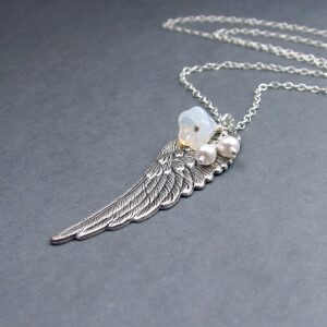 漂亮的翅膀~~On a Wing Necklace in Antiqued Silver Sterling Chain~<a class='shortlnk' href='/s/03f130248' target='_blank' title='http://www.etsy.com/listing/70383373/on-a-wing-necklace-in-antiqued-silver?ref=v1_other_1'>http://duitang.com/s/03f130248</a>