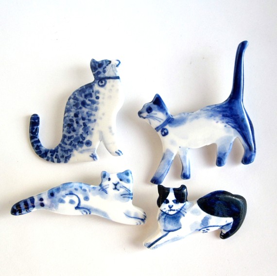 可爱的猫猫胸针
<br /><a class='shortlnk' href='/s/072937b1d' target='_blank' title='http://www.etsy.com/listing/57965286/handpainted-delft-porcelain-brooch'>http://duitang.com/s/072937b1d</a>