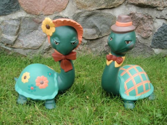 Mr and Mrs Turtle Yard Art by teresasceramics on Etsy <a class='shortlnk' href='/s/160456031' target='_blank' title='http://www.etsy.com/listing/26183622/mr-and-mrs-turtle-yard-art'>http://duitang.com/s/160456031</a>