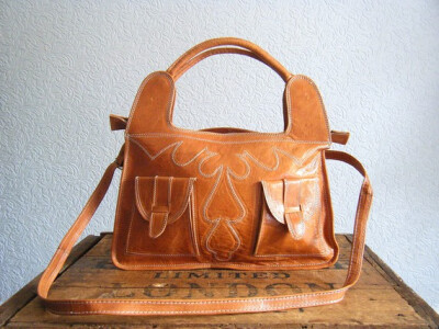 70年代复古风格的骆驼皮民族风格斜挎包~特别~~~vintage. 70s caramel leather folk bag~<a class='shortlnk' href='/s/12d356d68' target='_blank' title='http://www.etsy.com/listing/71106281/vintage-70s-carame…