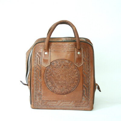 墨西哥风格烫画复古手包- vintage tooled leather mexican bowling bag - <a class='shortlnk' href='/s/01080761f' target='_blank' title='http://www.etsy.com/listing/60475418/vintage-tooled-leather-mexican-…