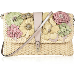  花苞包Valentino - <a class='shortlnk' href='/s/02950dd2c' target='_blank' title='http://www.polyvore.com/valentino_flower-appliqu%C3%A9d_raffia_clutch/thing?id=30143750'>http://duitang.com/s/02950dd2c</a>