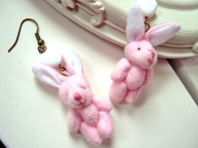 兔子粉，耳环俏- <a class='shortlnk' href='/s/12d377ca9' target='_blank' title='http://www.etsy.com/listing/62524175/bunny-plush-earrings-totally-kawaii?ref=tre-4d956b48d0e68eeff3977cb0-8'>http://duita…