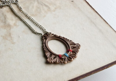 真心漂亮~~Peekaboo - ornate oval necklace with brightly coloured thread decoration~<a class='shortlnk' href='/s/0135e1ffb' target='_blank' title='http://www.etsy.com/listing/71522882/peekaboo-ornate-o…