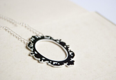 MIRROR MIRROR necklace~~很特别哦，cool~<a class='shortlnk' href='/s/167b4e01e' target='_blank' title='http://www.etsy.com/listing/66480872/mirror-mirror-necklace'>http://duitang.com/s/167b4e01e</a>