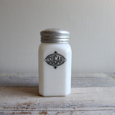 Vintage Milk Glass Shaker~<a class='shortlnk' href='/s/15cd9ebbe' target='_blank' title='http://www.etsy.com/listing/71272874/vintage-milk-glass-shaker'>http://duitang.com/s/15cd9ebbe</a>