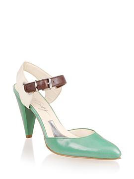 MissSixty包头圆头细跟橡胶底羊皮凉鞋 <a class='shortlnk' href='/s/133a56066' target='_blank' title='http://www.yintai.com/product/productdetail.aspx?itemcode=06-056-03D2S'>http://duitang.com/s/133a56066</a>