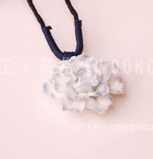 moonou&手工&陶艺 精美捏花项链 <a class='shortlnk' href='/s/13ddcdadc' target='_blank' title='http://item.taobao.com/item.htm?id=9768736009'>http://duitang.com/s/13ddcdadc</a>