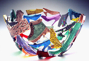 好漂亮的容器啊。。超有设计感的，放茶几上肯定超美的，我要入手，放我爱的水果 <a class='shortlnk' href='/s/01efee4db' target='_blank' title='http://www.artfulhome.com/product/Ann-Alderson-Biba/Shoe-Bowl/…