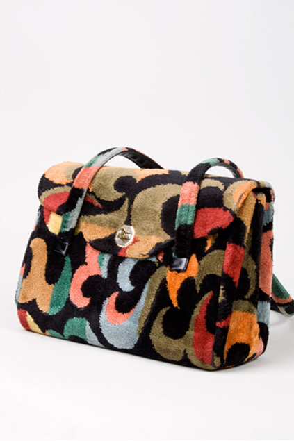 地毯的图案，做成包包，还是很漂漂的- <a class='shortlnk' href='/s/03fcd4ff7' target='_blank' title='http://www.bleubirdvintage.com/products/annie-carpet-bag'>http://duitang.com/s/03fcd4ff7</a>