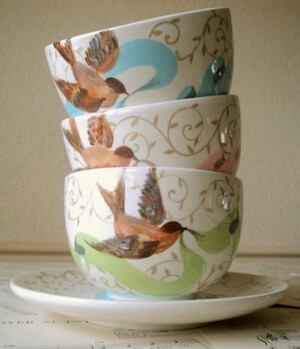 鸟语花香的季节，可爱的茶杯 <a class='shortlnk' href='/s/07e3bee22' target='_blank' title='http://www.etsy.com/listing/64535854/swirling-vines-personalized-large-latte?ref=fp_treasury_5'>http://duitang.com/s/07e3bee22</a>