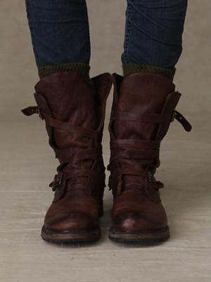 皮质感觉很好，又很帅气，好搭，攒~！Rayna Wrap Boot at Free People Clothing Boutique - wanelo <a class='shortlnk' href='/s/12b0c7b4' target='_blank' title='http://www.wanelo.com/Women/Rayna+Wrap+Boot+at+Free+People+Clothing+Boutique-78495.html'>http://duitang.com/s/12b0c7b4</a>