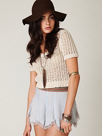 下擺處的設計很特別<a class='shortlnk' href='/s/03b1f22c9' target='_blank' title='http://www.freepeople.com/whats-new-skirts/lacey-layering-skort/'>http://duitang.com/s/03b1f22c9</a>