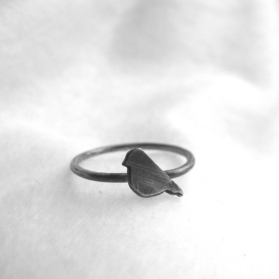 Tiny Bird Ring by FigsAndGinger on Etsy <a class='shortlnk' href='/s/015673794' target='_blank' title='http://www.etsy.com/listing/57653141/tiny-bird-ring'>http://duitang.com/s/015673794</a>