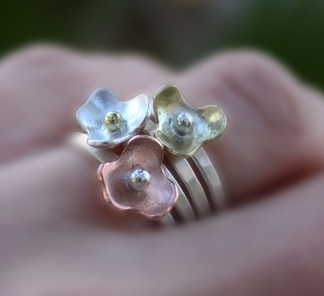 合三为一 <a class='shortlnk' href='/s/020d6f081' target='_blank' title='http://www.etsy.com/listing/70385907/bouquet-ring?ref=v1_other_2'>http://duitang.com/s/020d6f081</a>