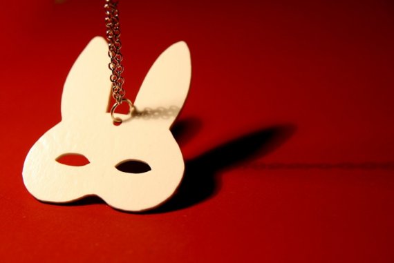 bunny mask necklace~~~兔子挂件~好特别的设计~有点佐罗面具的感觉！<a class='shortlnk' href='/s/0376891f1' target='_blank' title='http://www.etsy.com/listing/44777424/bunny-mask-necklace-by-em?ref=v1_other_2'>http://duitang.com/s/0376891f1</a>