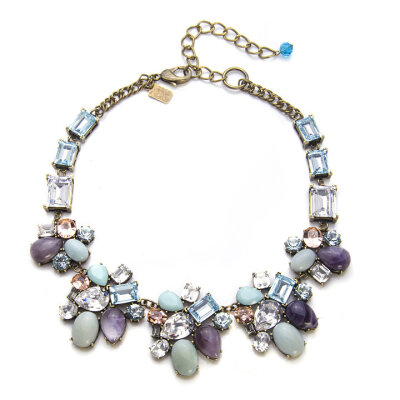 搭配清凉夏装～<a class='shortlnk' href='/s/14bb8e8ea' target='_blank' title='http://www.charmandchain.com/products/light-blue-rectangular-rhinestone-necklace'>http://duitang.com/s/14bb8e8ea</a>