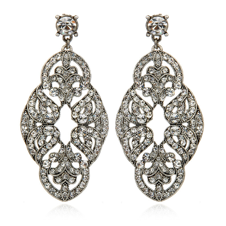 中世纪繁复感<a class='shortlnk' href='/s/13e0750d9' target='_blank' title='http://www.charmandchain.com/products/silver-lace-dangle-earrings'>http://duitang.com/s/13e0750d9</a>